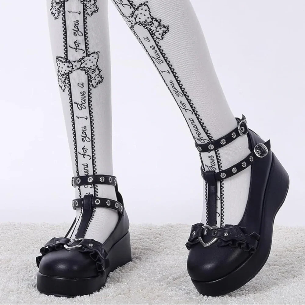 Mary Jane Black Women's‎ Platform Shoes Size 5.5 Gothic Heart Accent